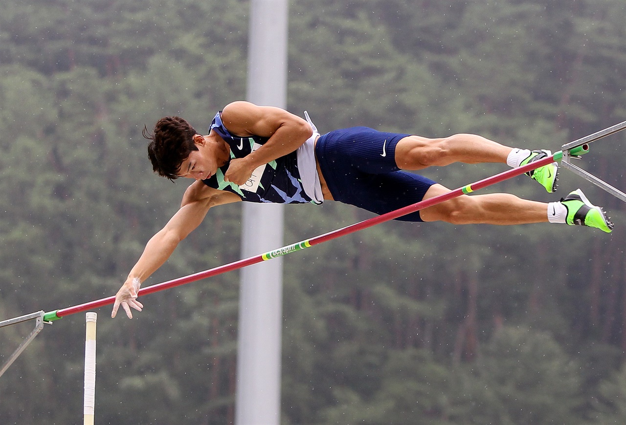 장대를 넘어 하늘로, 진민섭